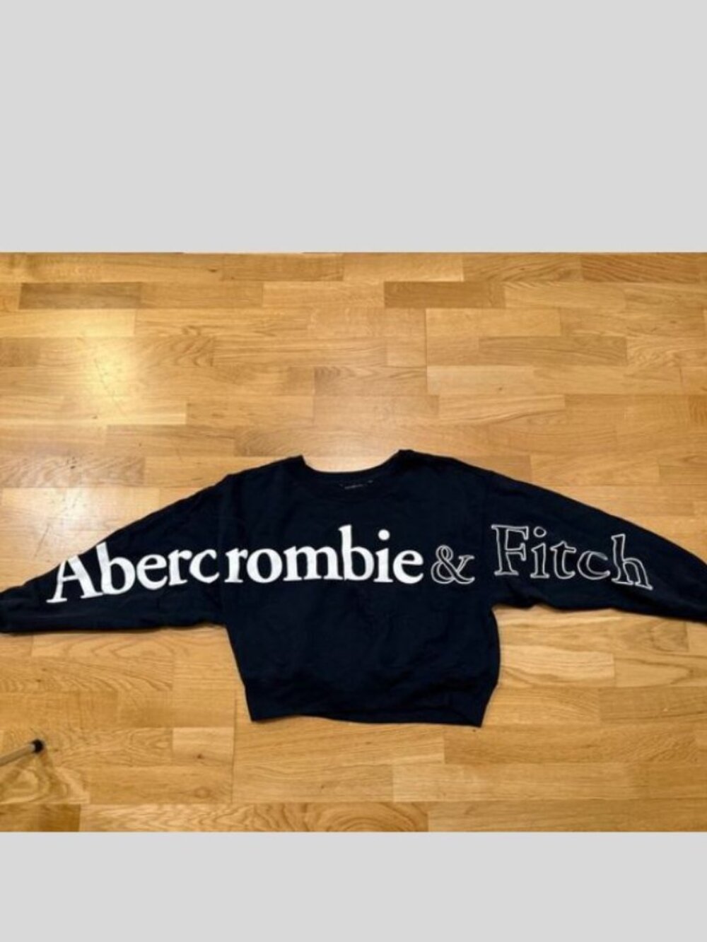 Abercrombie & Fitch - Cropped Logo Sweatshirt | Large | Navy with White Text - Picture 5 of 5